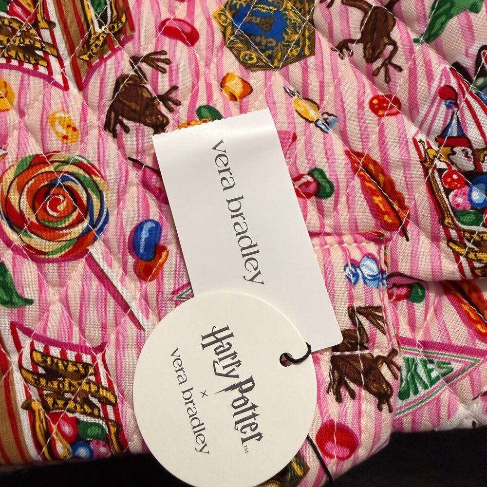 Vera Bradley Harry Potter Honeydukes Duffel Bag Travel Weekend Candy Pink - Picture 8 of 13